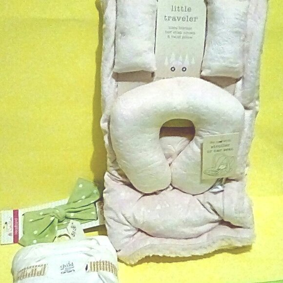 Baby shower bundle Little Traveler pink  blanket onesies & bow - Picture 1 of 9